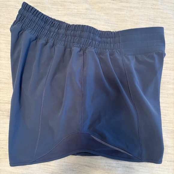 LULULEMON, Hotty Hot Short 4" inseam, blue/grey size 10 - Picture 2 of 4